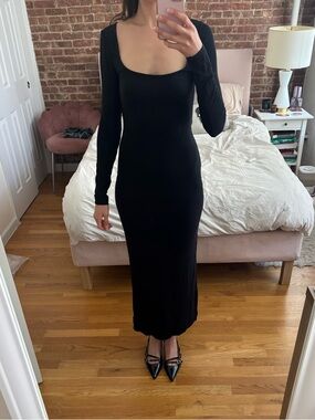Black Long Sleeve Scoop Neck Maxi Dress- NEVER WORN